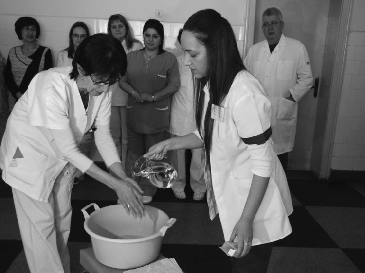 Бабинден празнуват в АГО с ритуала “измиване на ръцете”