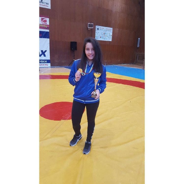 Златен медал за Мерал Зиберова и приз за най-резултатна в борбата на Държавното първенство