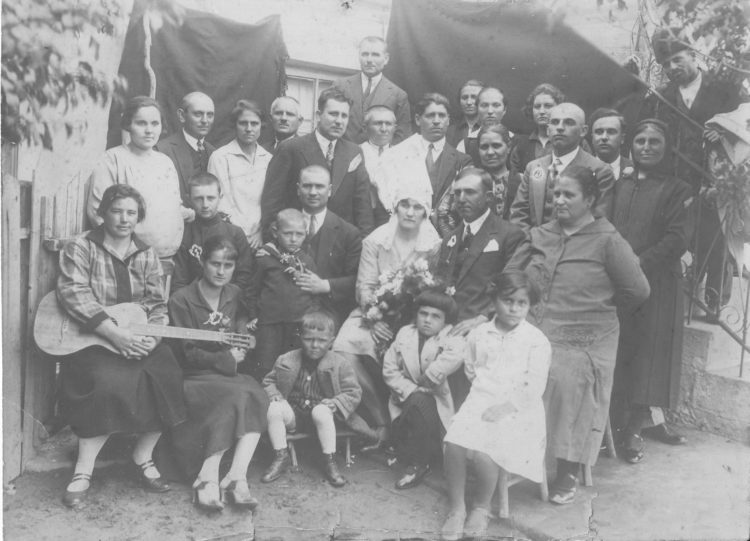 “Каква невеста си била ти, мамо…” е най-новата изложба на Историческия музей