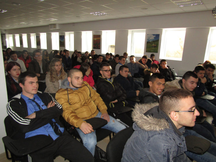 Ученици от ПГМЕТ “Ген. Иван Бъчваров” ще стажуват в Англия по “Еразъм +”