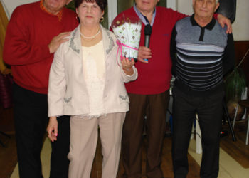 Мис Баба коронясаха в Пенсионерския клуб, деца-актьори поздравиха дамите