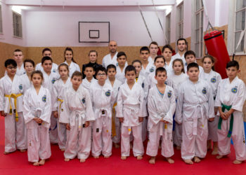 Областният управител удостои с грамота за високи спортни успехи таекуондистите