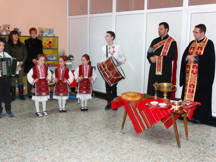 Вицепремиерът Дончев и министър Ананиев откриха обновената Педиатрия на Областната болница. “Идеал Стандарт – Видима” оборудва санитарните помещения