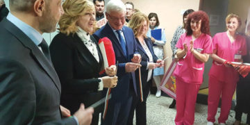 Вицепремиерът Дончев и министър Ананиев откриха обновената Педиатрия на Областната болница. “Идеал Стандарт – Видима” оборудва санитарните помещения