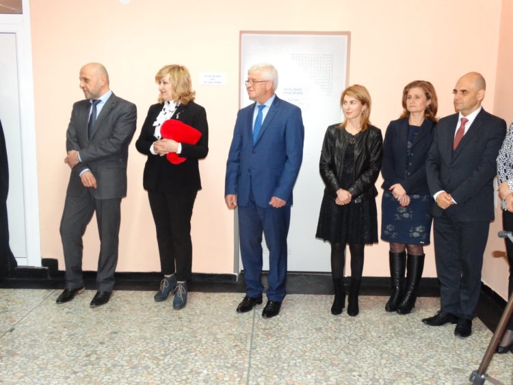 Вицепремиерът Дончев и министър Ананиев откриха обновената Педиатрия на Областната болница. “Идеал Стандарт – Видима” оборудва санитарните помещения