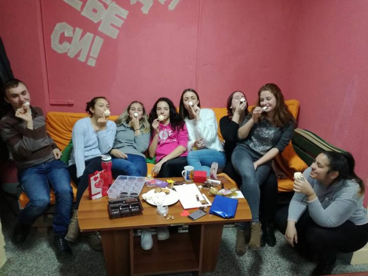 Много любов от доброволците на Младежки център