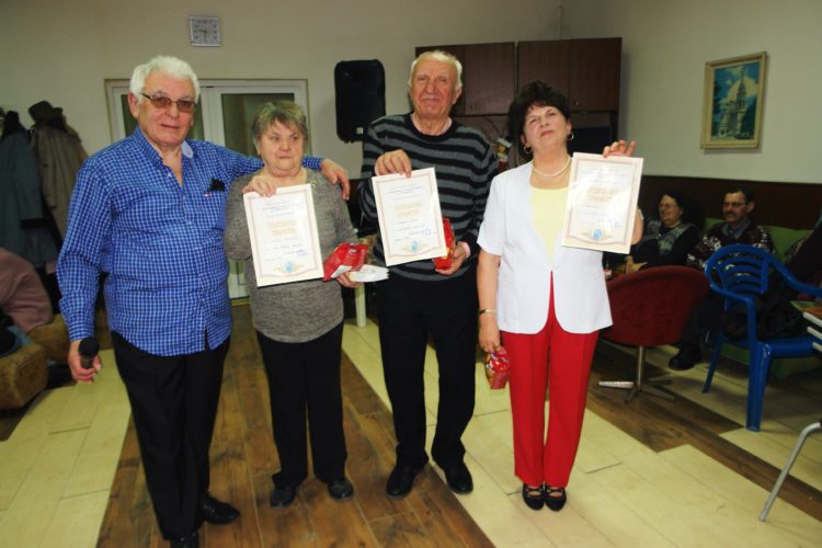 В чест на виното и любовта наздравици вдигнаха хора с посребрени коси