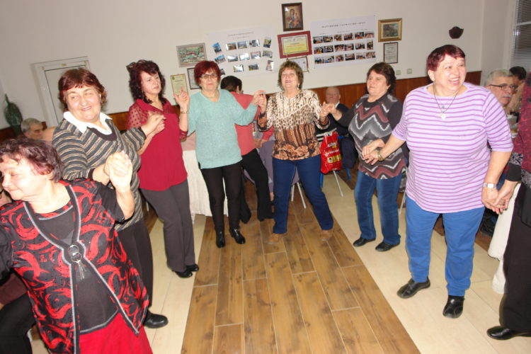 В чест на виното и любовта наздравици вдигнаха хора с посребрени коси