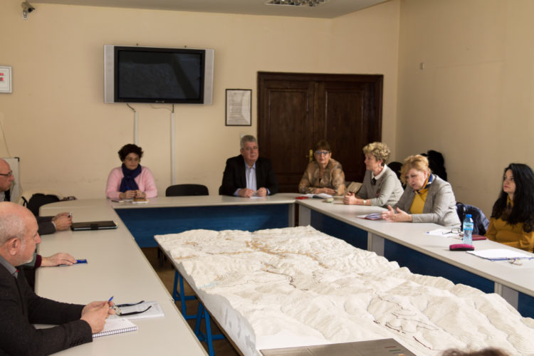 Губернаторът на Габровска област дискутира с директори на болници финансови и кадрови проблеми