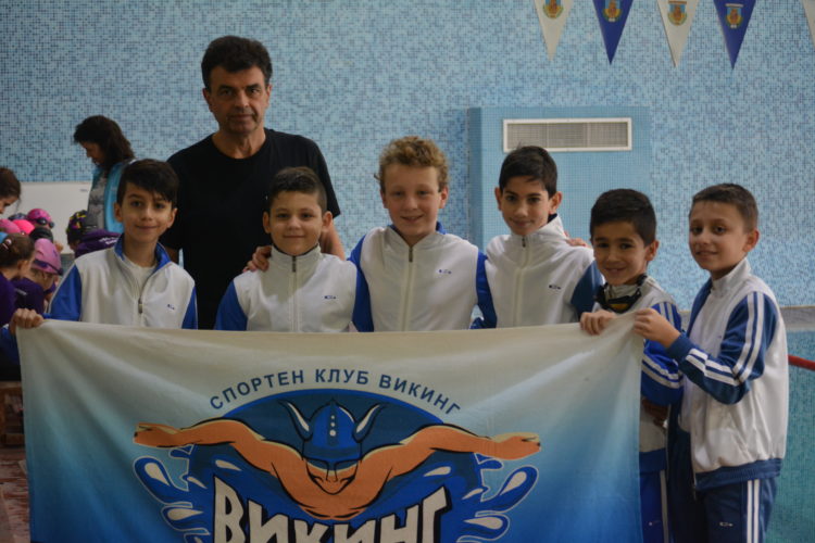 Медали за делфинчетата на “Викинг” от първия плувен турнир “Царевец”