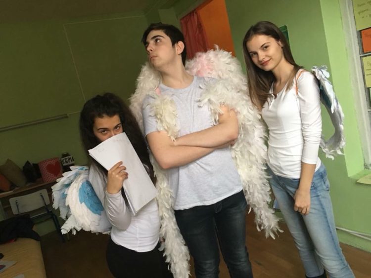 Над 200 лв. за оборудване с джага на Антистрес стаята в Гимназията събраха ученици