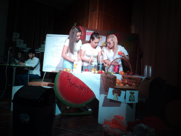 Гимназистите от СУ “В. Левски” с шоу доказаха, че ключът към здравето се крие в балансираното хранене