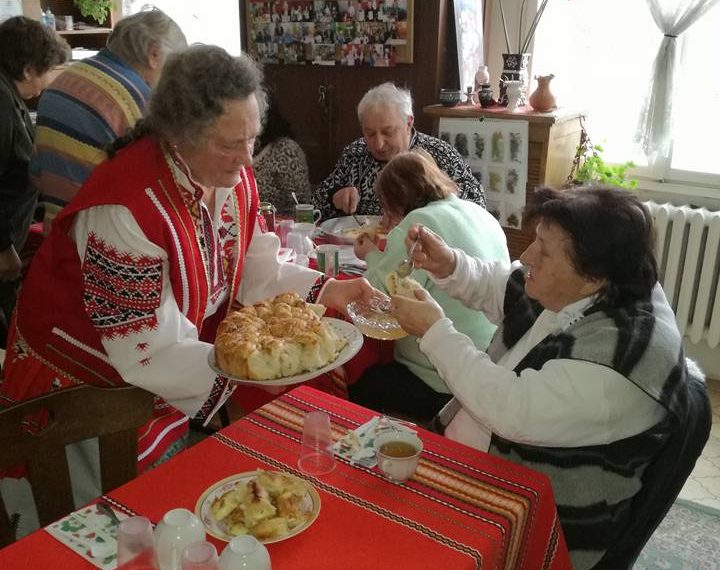 Наследниците на св. Харалампий от Сенник: “Ние сме малко пчелари и много медари”