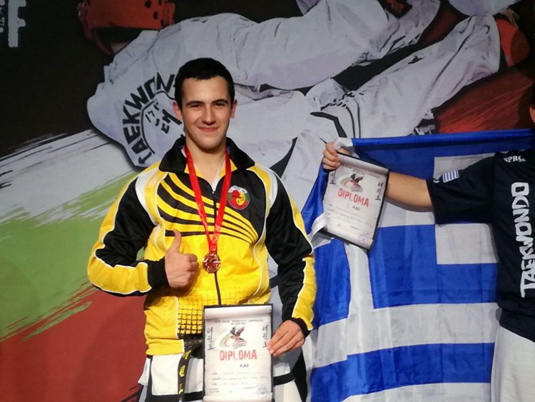 Успех! 4 златни и 4 бронзови медала за таекуондистите от Държавното първенство
