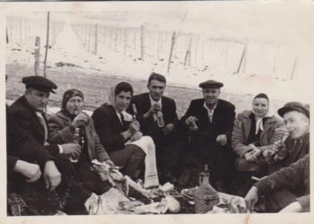 Дертовете да зачеркнем с вино и мезе, Зарезан да отбележим, пък нека ни е зле!