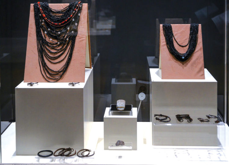 Оловна евлогия и гердан с над 10 000 мъниста от Хоталич – в изложба “Българска археология – 2017”