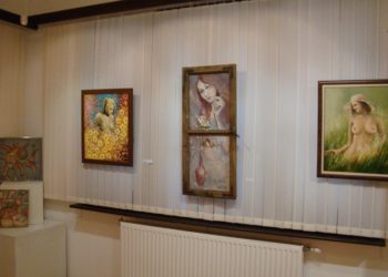 Вино, любов и още нещо вдъхнови 16 мъже, откриха изложба в Градската галерия