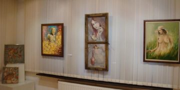 Вино, любов и още нещо вдъхнови 16 мъже, откриха изложба в Градската галерия