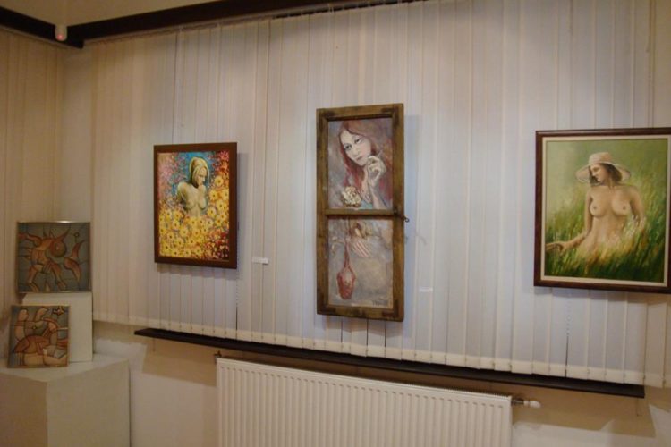 Вино, любов и още нещо вдъхнови 16 мъже, откриха изложба в Градската галерия