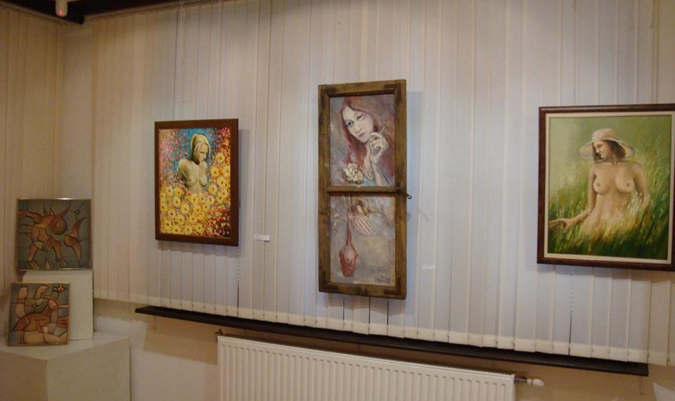 Вино, любов и още нещо вдъхнови 16 мъже, откриха изложба в Градската галерия