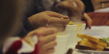 Гарантиран е топлият обяд на 54-те нуждаещи се