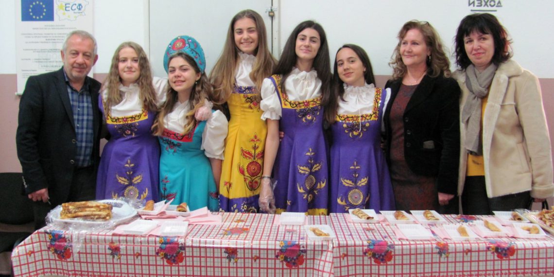 По руска традиция – гориха кукла Масленица, гостиха с блини и чай