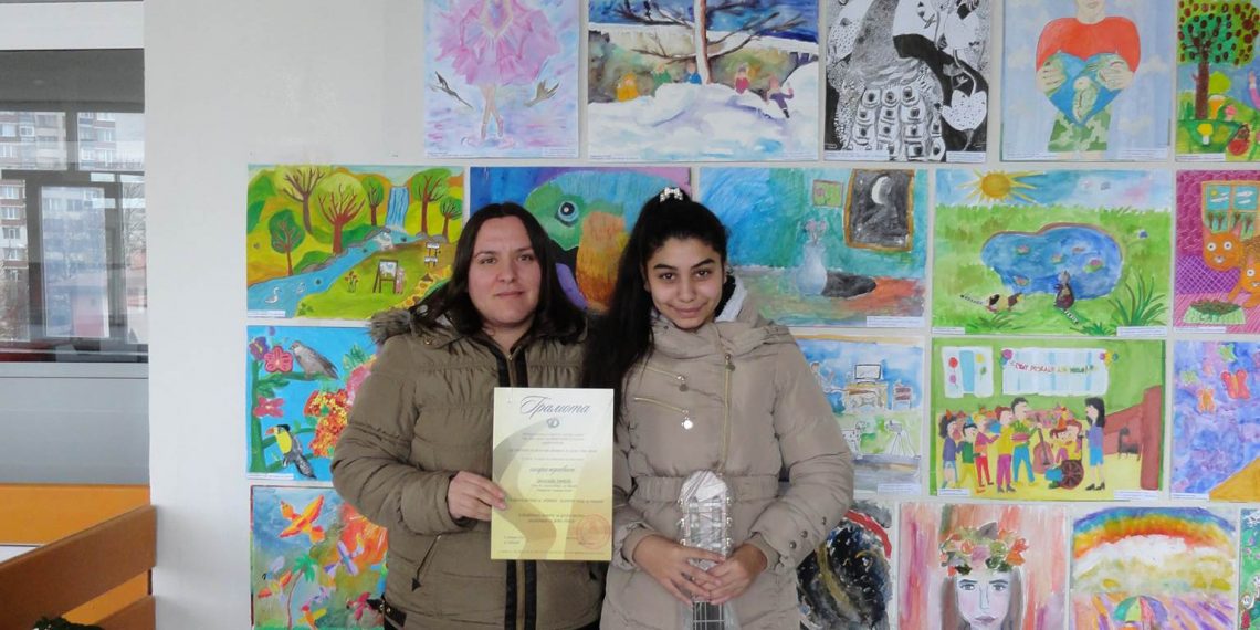 Денислава и Кремена – с отличия, наследнички на големия художник Дечко Узунов