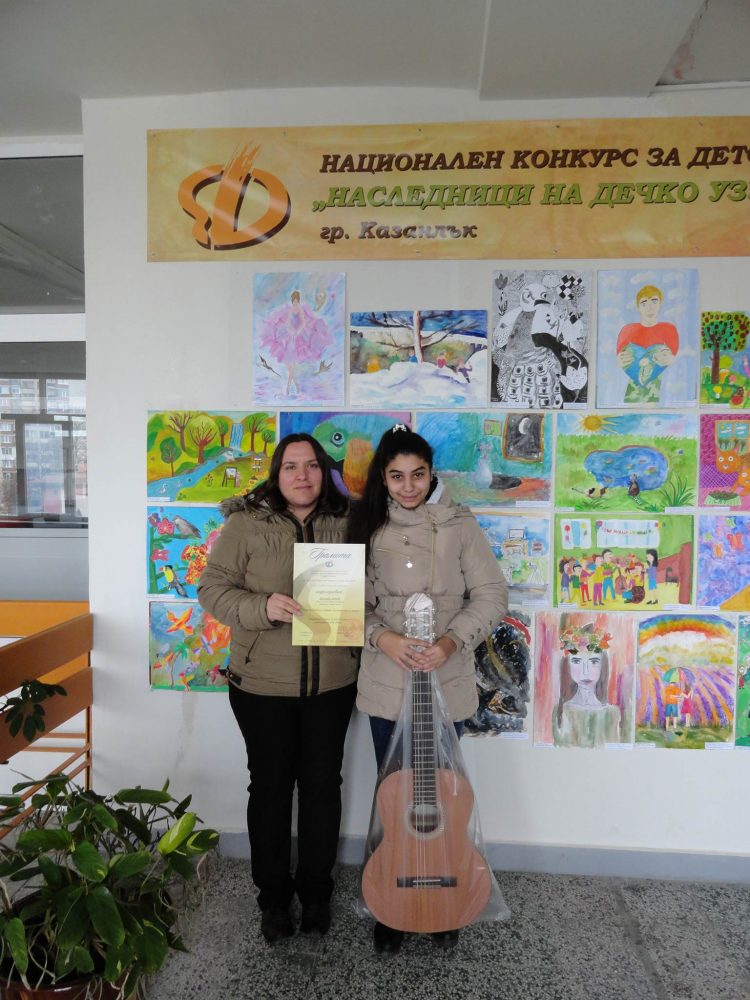 Денислава и Кремена – с отличия, наследнички на големия художник Дечко Узунов