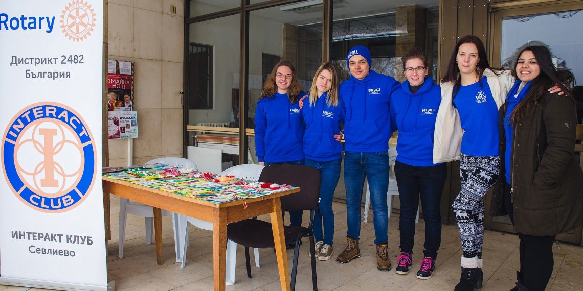 977 лв. събраха младите от Интеракт за лечението на Самуил и нуждаещи се възрастни хора