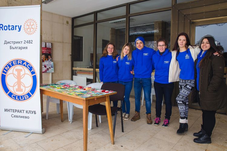 977 лв. събраха младите от Интеракт за лечението на Самуил и нуждаещи се възрастни хора