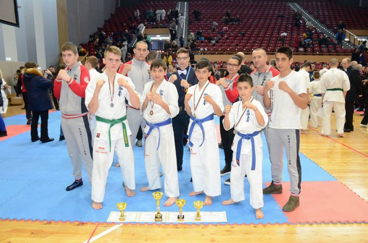 Златен, 2 сребърни и бронзов медал за каратеките от Националния шампионат