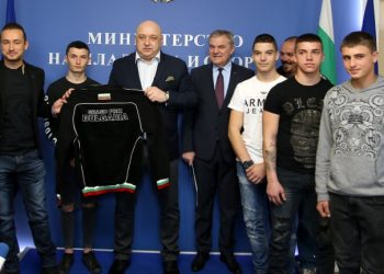 1.6 млн. лв. отпускат за мотокрос, министър Кралев пожела успех на Халми и Малинов