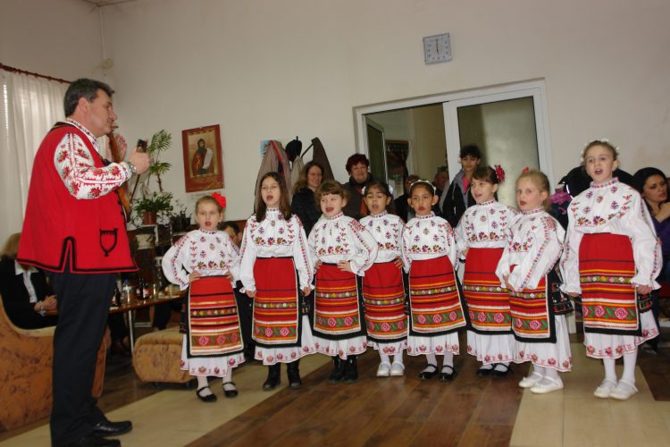 За Първа пролет пенсионерите празнуваха