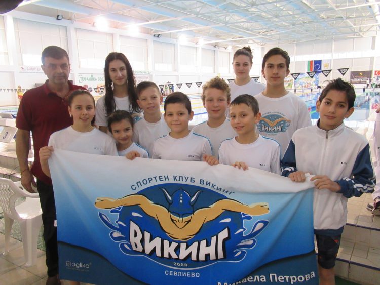 Плувците на “Викинг” сред златните рибки в международен турнир