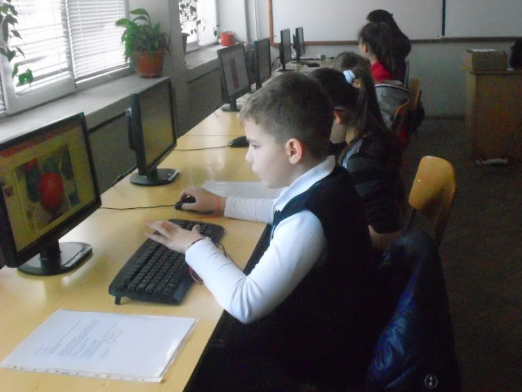 С проекти гимназисти се съревноваваха в националното състезание “IT Знайко”