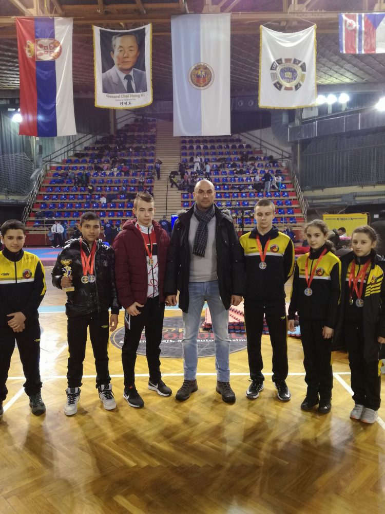 Сърцето разтуптява, краката потропват игриво, ръцете пляскат в ритъма на хорото…