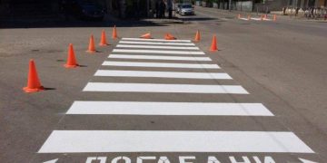 Отстраняват нередностите по пешеходните пътеки