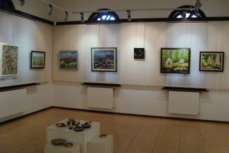 22 творци от Севлиево показват красота в “Пролетен салон 2018”