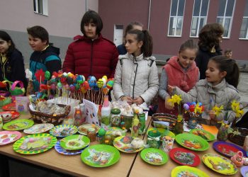 2733 лв. събраха от Великденския базар на ОУ “Стефан Пешев”