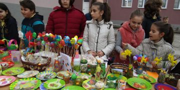 2733 лв. събраха от Великденския базар на ОУ “Стефан Пешев”