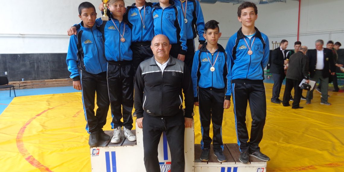 5 медала за борците и приз за най-резултатен състезател за Сали Сашев от международен турнир