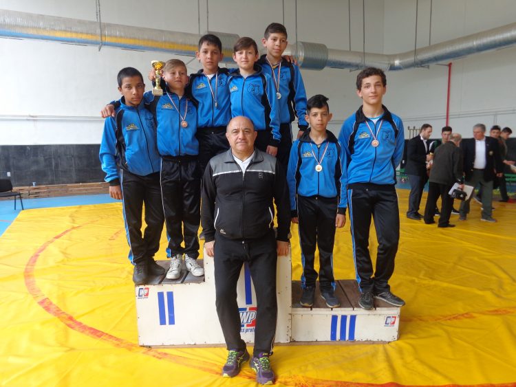 5 медала за борците и приз за най-резултатен състезател за Сали Сашев от международен турнир