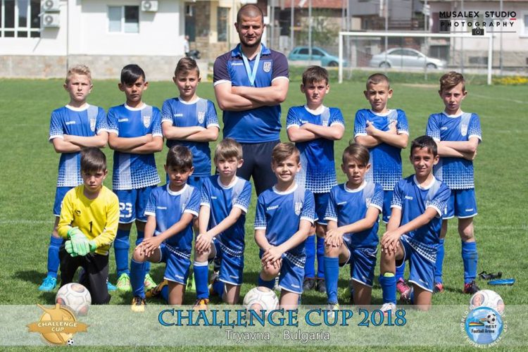 Купа за трето място за футболистите на Добрин Петров от турнир в Трявна