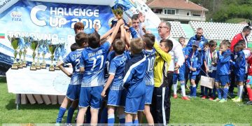 Купа за трето място за футболистите на Добрин Петров от турнир в Трявна