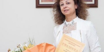 Първото място в “Златен Явор” отново заслужи поетесата Христина Борисова