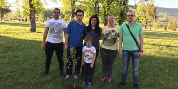 Иглика Иванова-Събева се включи в почистване и залесяване по повод Деня на Земята