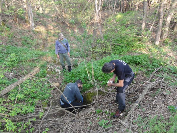Спелеолози търсиха пещери в Младен