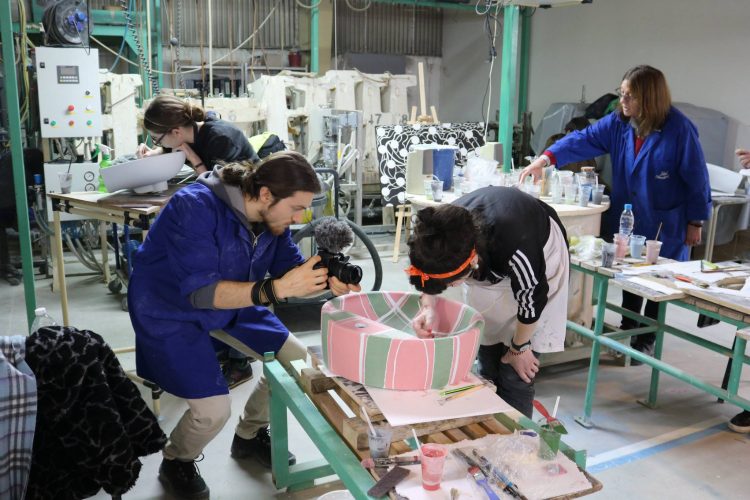 Изложба “Несанитарна керамика” представиха стажанти от “Идеал Стандарт – Видима” в НБУ