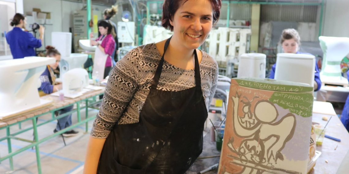 Изложба “Несанитарна керамика” представиха стажанти от “Идеал Стандарт – Видима” в НБУ