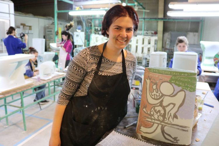 Изложба “Несанитарна керамика” представиха стажанти от “Идеал Стандарт – Видима” в НБУ